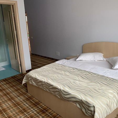 Vila Curcubeu Hotel Buşteni Exterior foto